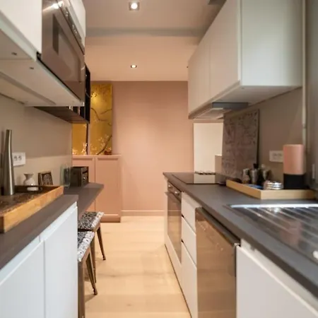 Studio Lumineux Et Cosy Avec Terrasse Dans Le 15e Appartamento *